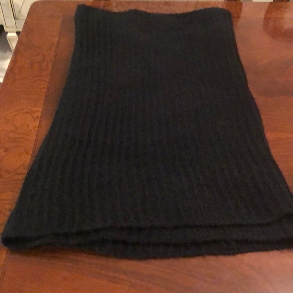 Black knit Infiniti scarf!